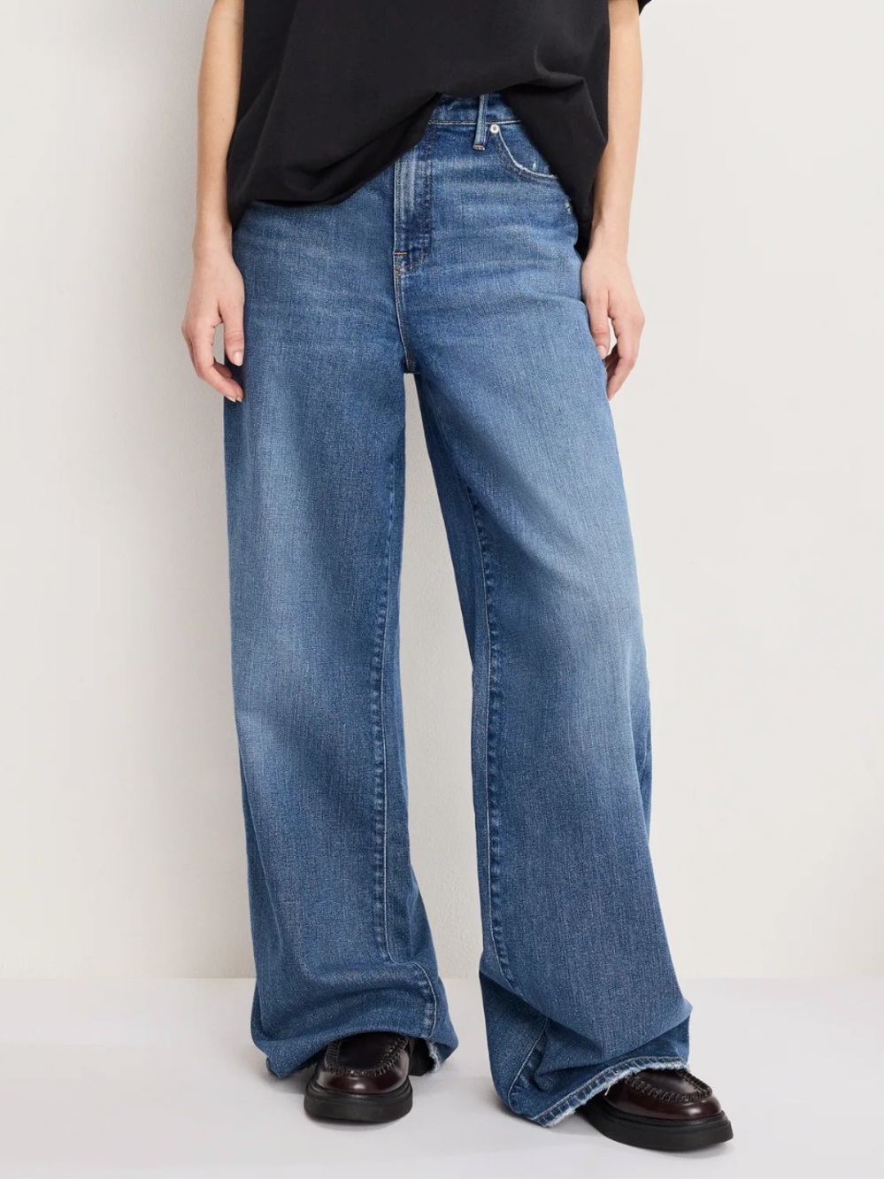 Good American Good Ease Jeans in Medium Blue Wash
